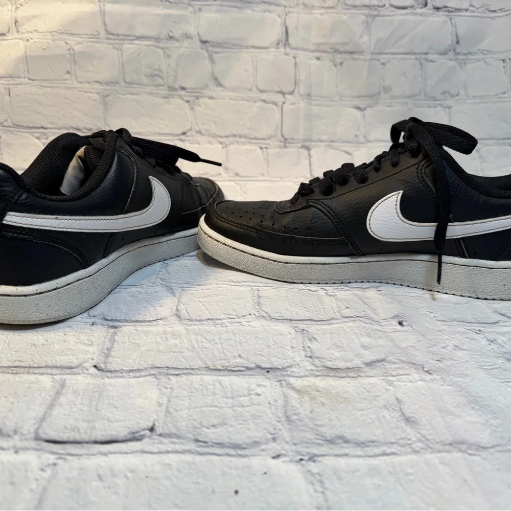 Nike Men's Black and White Sneakers - Picture 2 of 4